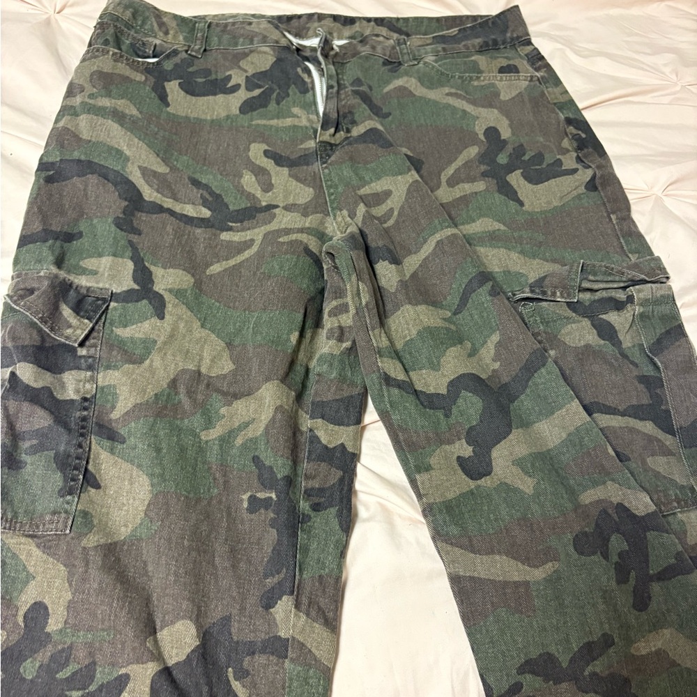 SHEIN Green and Brown Cargo Pants